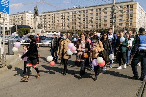 O mie de persoane la „Marșul pentru viață” organizat în Iași Poza 207785