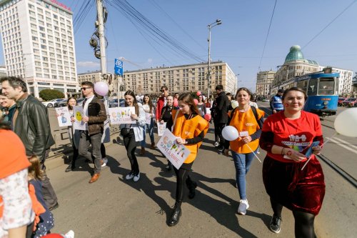 O mie de persoane la „Marșul pentru viață” organizat în Iași Poza 207787