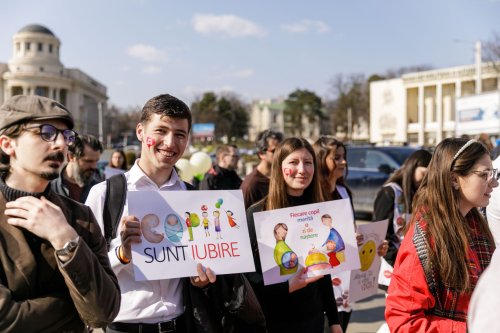 O mie de persoane la „Marșul pentru viață” organizat în Iași Poza 207794