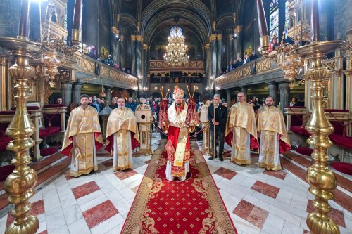 Cinstirea Sfintei Cruci la Catedrala „Sfântul Spiridon”-Nou din Capitală Poza 207910