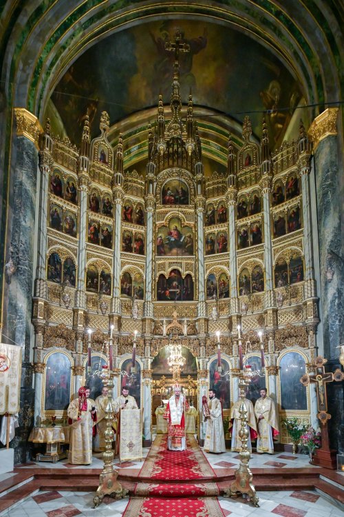 Cinstirea Sfintei Cruci la Catedrala „Sfântul Spiridon”-Nou din Capitală Poza 207941