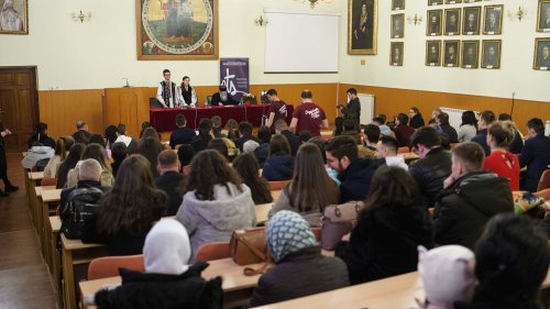 Conferință dedicată tinerilor la Sibiu Poza 208124