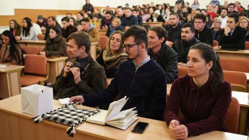 Conferință dedicată tinerilor la Sibiu Poza 208126