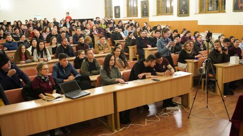 Conferință dedicată tinerilor la Sibiu Poza 208129