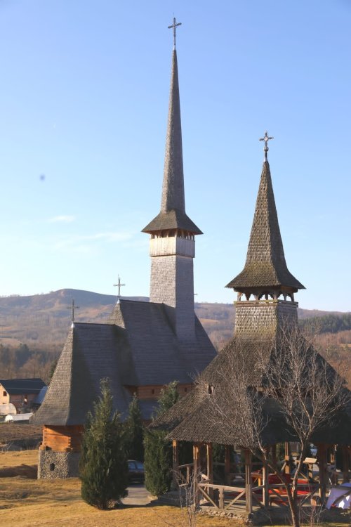 Sărbătoare la Parohia Rozavlea Şesu Mănăstirii, Maramureş Poza 208149