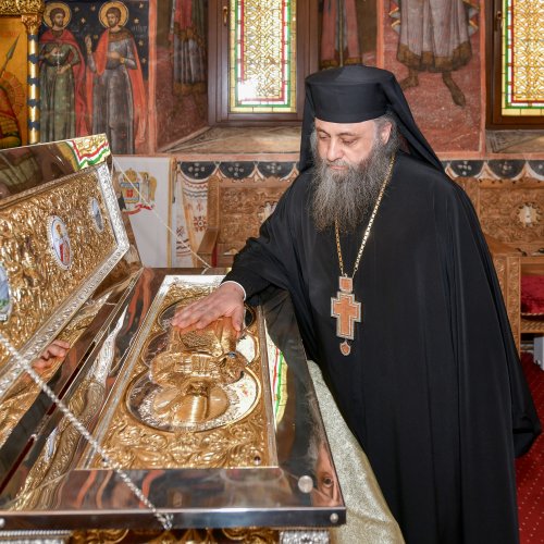 Raclă nouă pentru Mănăstirea Nechit sfinţită de Patriarhul României Poza 208442