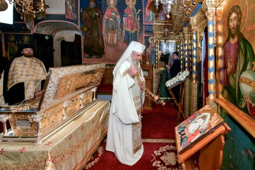 Raclă nouă pentru Mănăstirea Nechit sfinţită de Patriarhul României Poza 208445