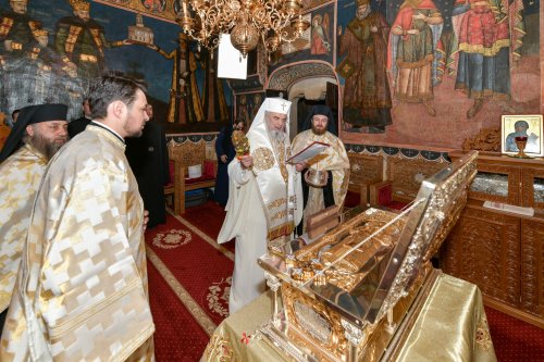 Raclă nouă pentru Mănăstirea Nechit sfinţită de Patriarhul României Poza 208455