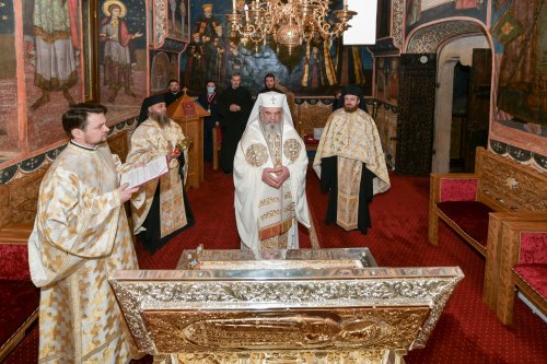 Raclă nouă pentru Mănăstirea Nechit sfinţită de Patriarhul României Poza 208457