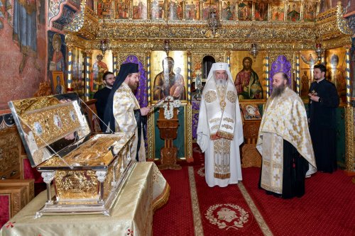 Raclă nouă pentru Mănăstirea Nechit sfinţită de Patriarhul României Poza 208458