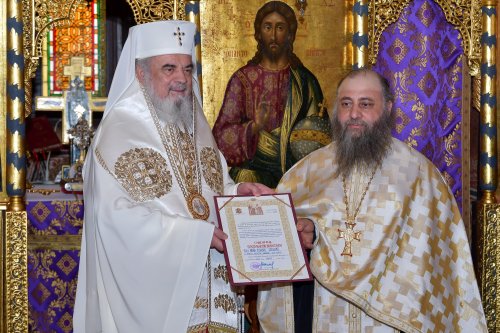 Raclă nouă pentru Mănăstirea Nechit sfinţită de Patriarhul României Poza 208459