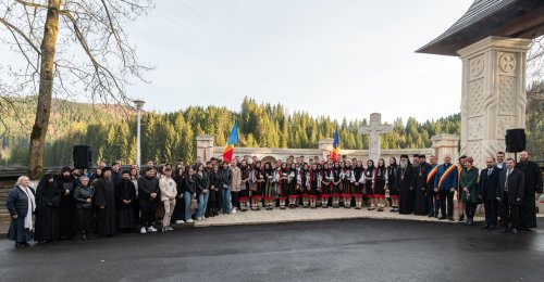 Comemorarea românilor uciși în masacrul de la Fântâna Albă Poza 208572