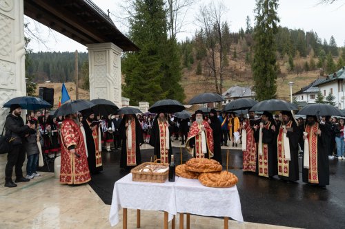 Comemorarea românilor uciși în masacrul de la Fântâna Albă Poza 208573