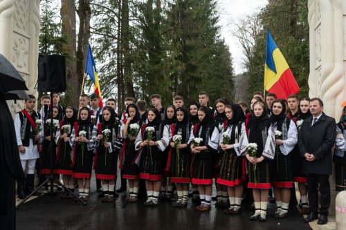 Comemorarea românilor uciși în masacrul de la Fântâna Albă Poza 208574