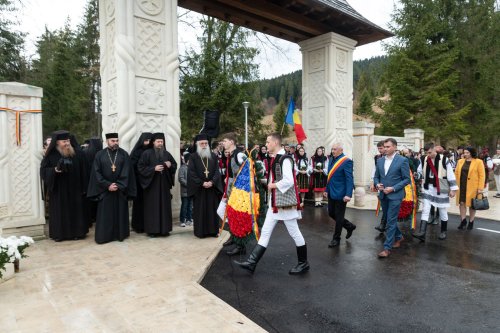 Comemorarea românilor uciși în masacrul de la Fântâna Albă Poza 208578