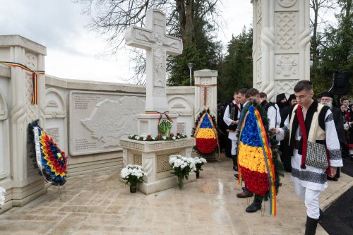 Comemorarea românilor uciși în masacrul de la Fântâna Albă Poza 208579