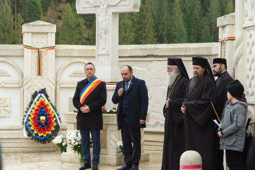 Comemorarea românilor uciși în masacrul de la Fântâna Albă Poza 208584