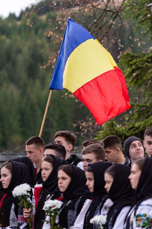 Comemorarea românilor uciși în masacrul de la Fântâna Albă Poza 208585