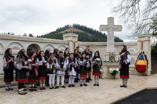 Comemorarea românilor uciși în masacrul de la Fântâna Albă Poza 208587