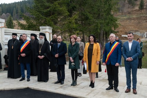 Comemorarea românilor uciși în masacrul de la Fântâna Albă Poza 208588