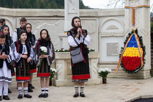 Comemorarea românilor uciși în masacrul de la Fântâna Albă Poza 208589