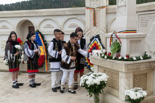 Comemorarea românilor uciși în masacrul de la Fântâna Albă Poza 208591