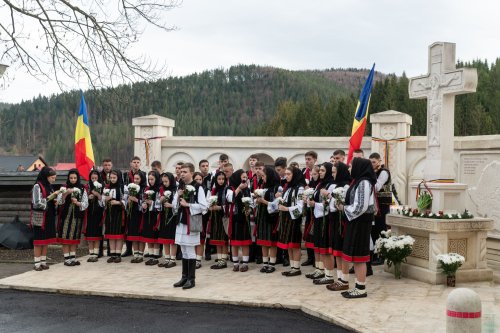 Comemorarea românilor uciși în masacrul de la Fântâna Albă Poza 208592