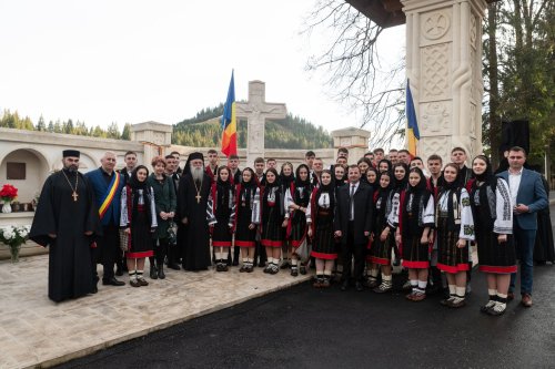 Comemorarea românilor uciși în masacrul de la Fântâna Albă Poza 208599