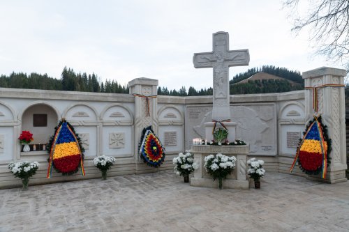 Comemorarea românilor uciși în masacrul de la Fântâna Albă Poza 208601