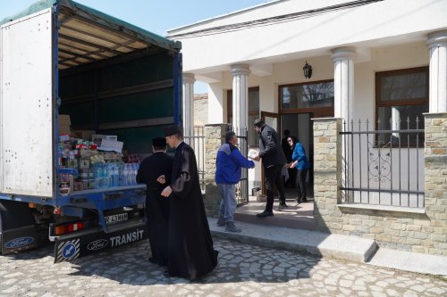 Preoţii şi credincioşii brăileni au organizat un nou transport cu ajutoare pentru ucraineni Poza 208801
