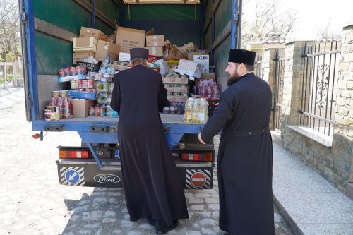 Preoţii şi credincioşii brăileni au organizat un nou transport cu ajutoare pentru ucraineni Poza 208802