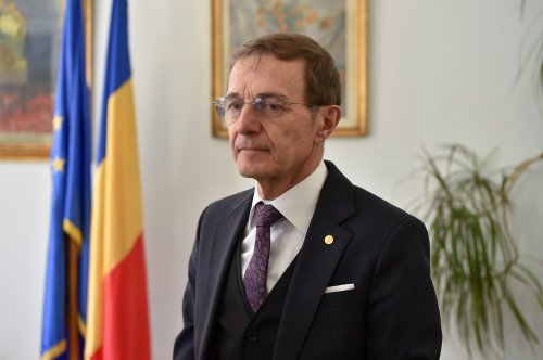 Un nou mandat pentru acad. Ioan-Aurel Pop la conducerea Academiei Române  Poza 208798