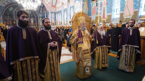 Binecuvântare peste obştea Mănăstirii „Brâncoveanu” de la Sâmbăta de Sus Poza 209279