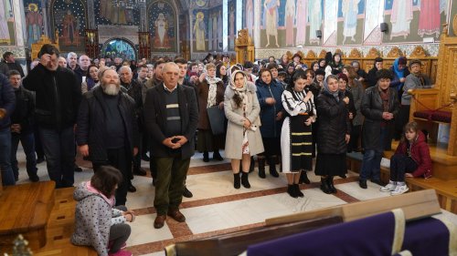Binecuvântare peste obştea Mănăstirii „Brâncoveanu” de la Sâmbăta de Sus Poza 209283