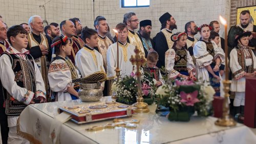 Clopotele Bisericii „Sfântul Gheorghe” din Sângeorz-Băi au fost sfinţite Poza 209630