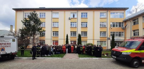 Elevi şi preşcolari din Botoşani au învățat să acorde primul ajutor în caz de incendii Poza 209621