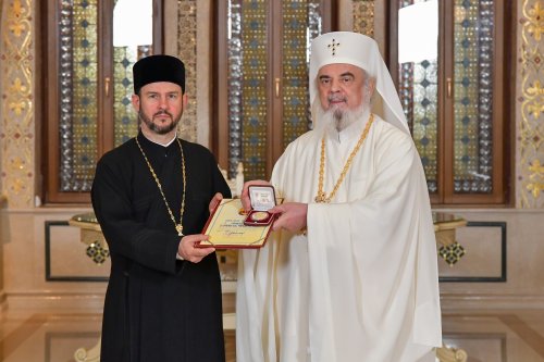 Daruri din partea Patriarhului României pentru paraclisele patriarhale Poza 209984
