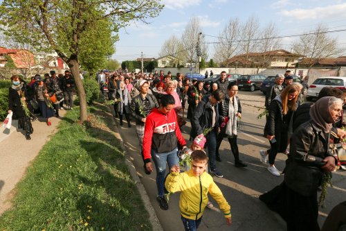 Procesiune cu stâlpări pe străzile din Buzău și Focșani Poza 209994