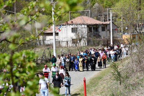 Procesiunea „Drumul Crucii” la Ciudanovița, judeţul Caraș‑Severin Poza 210438