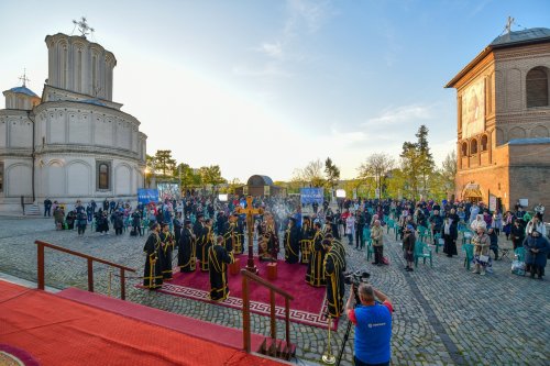 Slujba Sfintelor și Mântuitoarelor Pătimiri ale Domnului la Catedrala Patriarhală Poza 210726