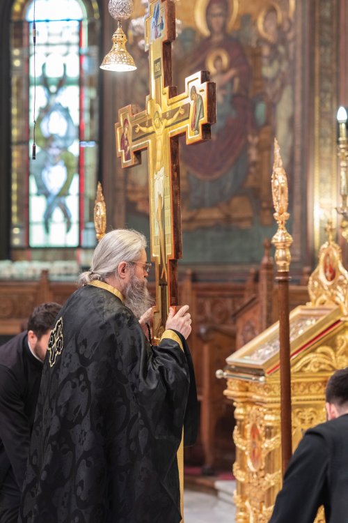 La Catedrala Patriarhală a fost așezat spre închinare Sfântul Epitaf Poza 210753