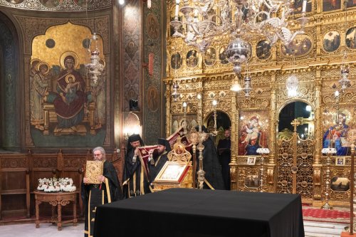 La Catedrala Patriarhală a fost așezat spre închinare Sfântul Epitaf Poza 210761