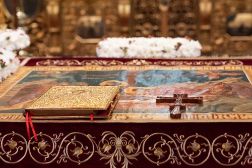 La Catedrala Patriarhală a fost așezat spre închinare Sfântul Epitaf Poza 210773