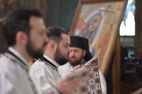 Vecernia din prima zi de Paști la Catedrala Patriarhală Poza 211084