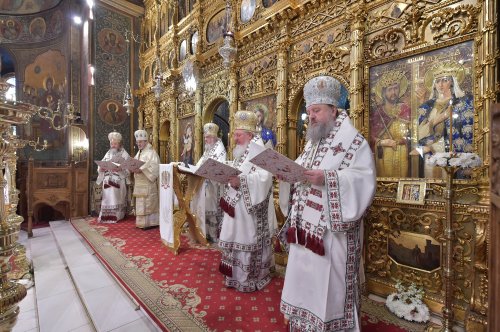 Vecernia din prima zi de Paști la Catedrala Patriarhală Poza 211099