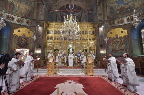 Vecernia din prima zi de Paști la Catedrala Patriarhală Poza 211103