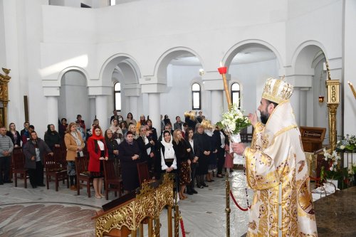 Zi de praznic la Catedrala „Învierea Domnului” din Caransebeș Poza 211226