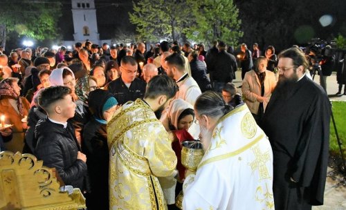 Slujba Învierii la Catedrala Episcopală din Huși Poza 211350