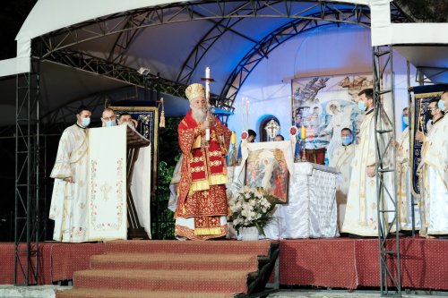 Hirotonie în Duminica Învierii la catedrala din Craiova Poza 211475