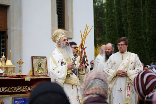 Mitropolitul Moldovei și Bucovinei la hramul municipiului Botoșani Poza 211563